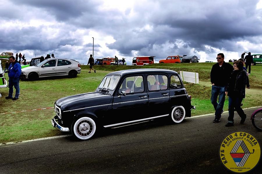 Black Renault 4