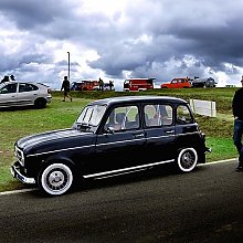 Black Renault 4 by Renault 4 in Klasični Renault 4