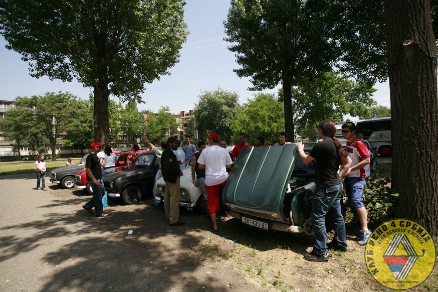 Okupljanje u Novom Sadu, 17.05.2009. by Renault 4 in 2009.