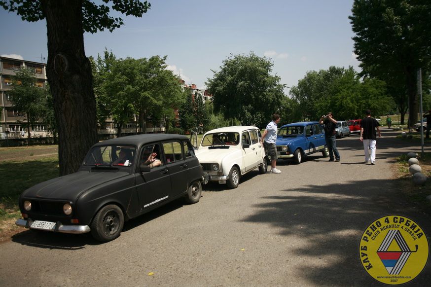 Okupljanje u Novom Sadu, 17.05.2009. by Renault 4 in 2009.