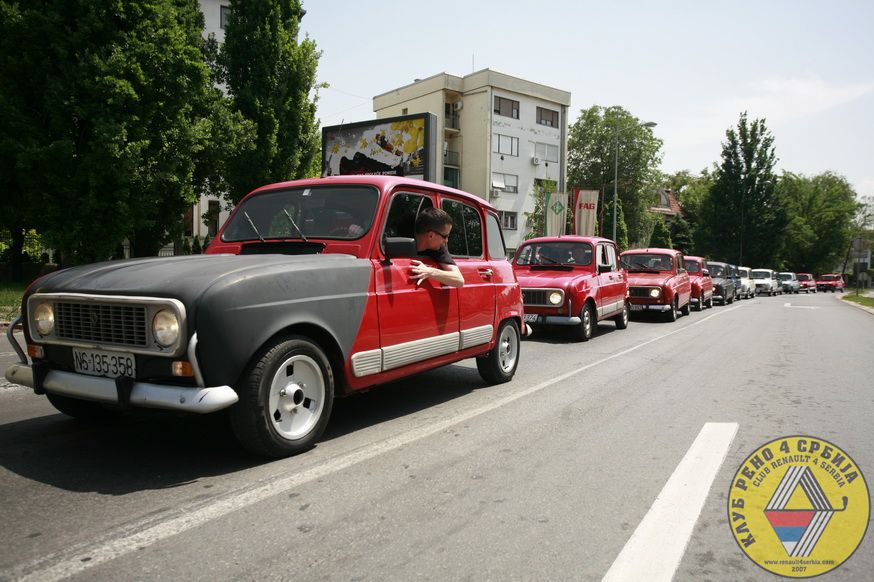 Okupljanje u Novom Sadu, 17.05.2009. by Renault 4 in 2009.
