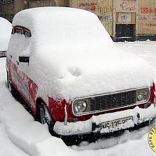 Renault 4 pod snegom
