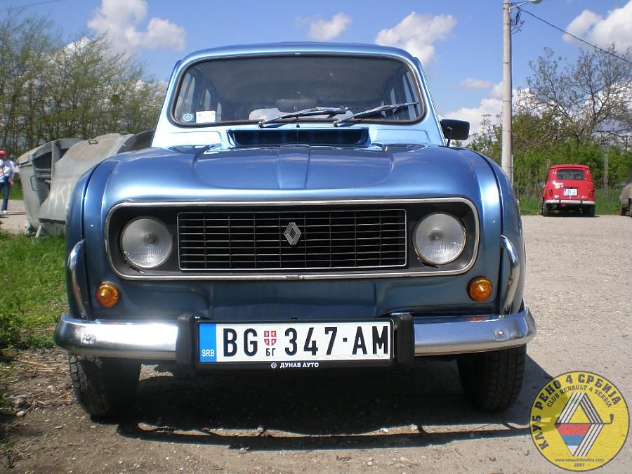 Plavi Renault R4TL by Neb_Mes_Ur_Mau in 2012.